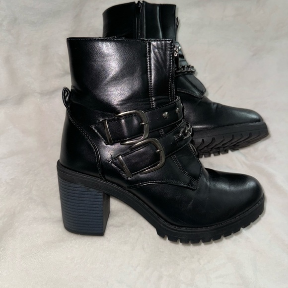 Olivia Kate black chain boots - Picture 2 of 11